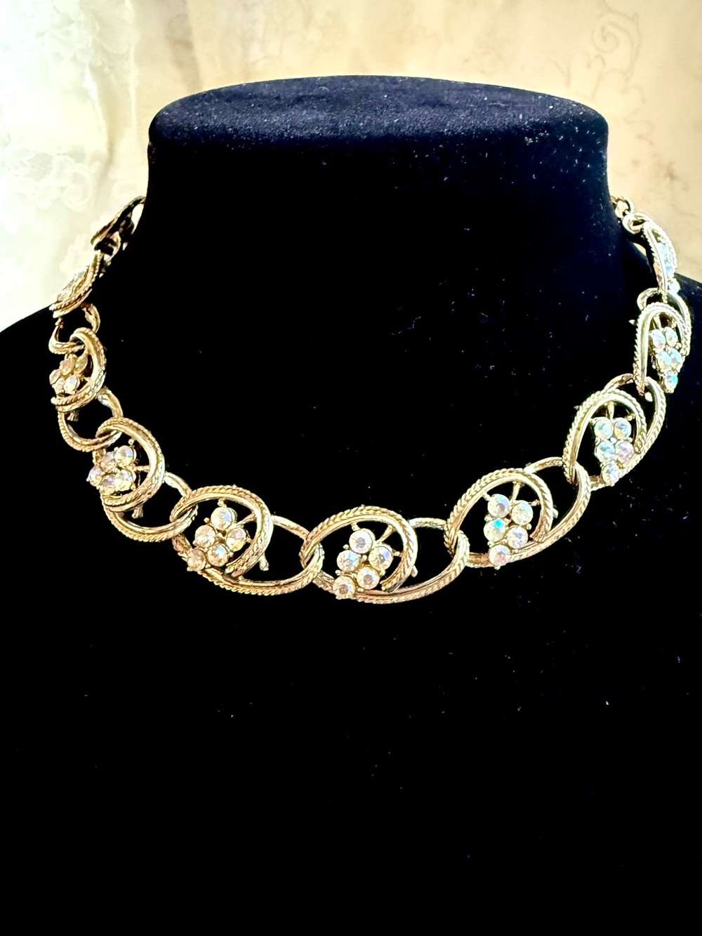Vint Signed CORO Gold-Tone Aurora Borealis Rhinestone Swirl Link Necklace Choker